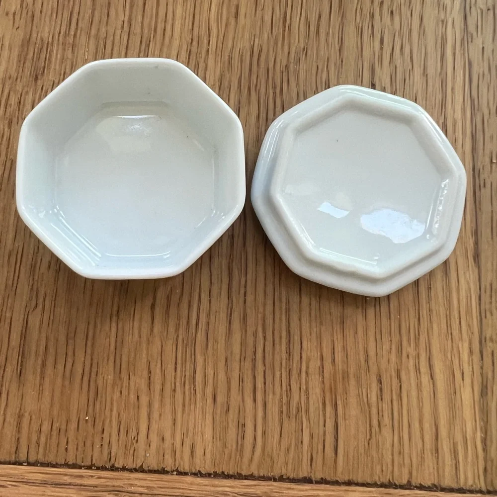 Vintage Echo Takahashi Hand Decorated Porcelain trinket box